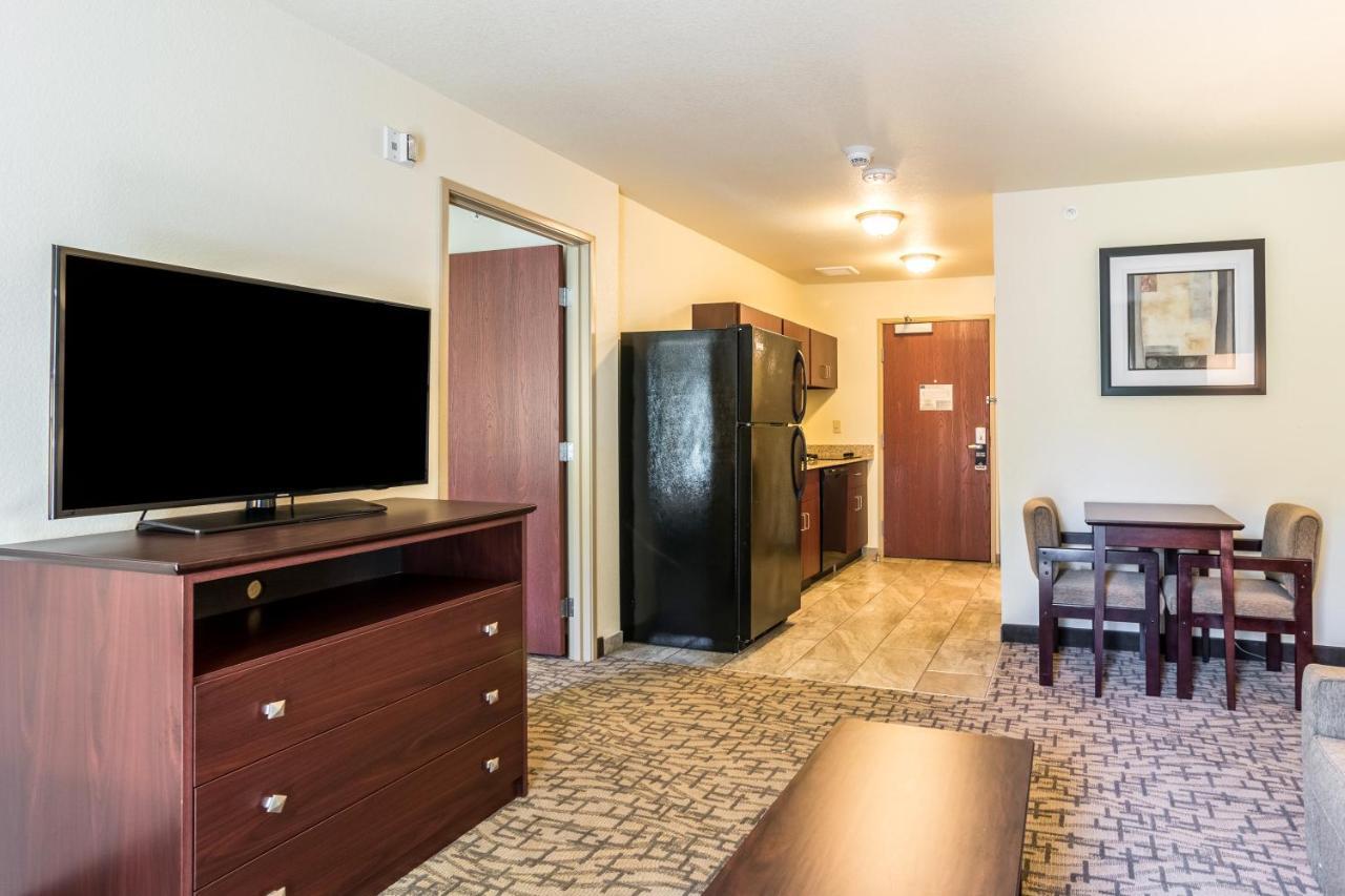 Cobblestone Hotel & Suites - Greenville Екстериор снимка