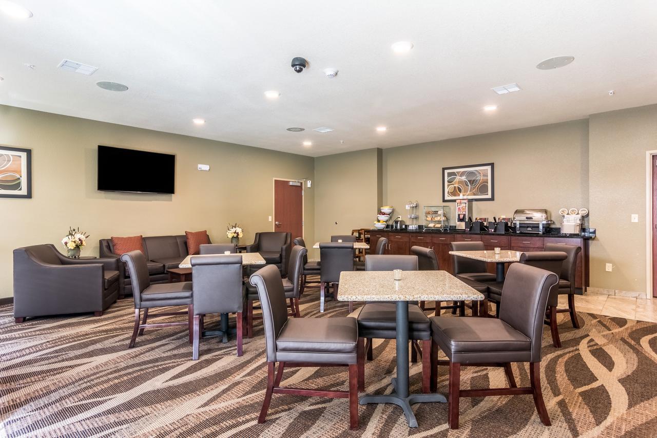 Cobblestone Hotel & Suites - Greenville Екстериор снимка