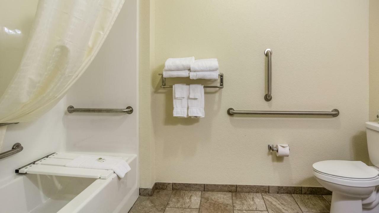 Cobblestone Hotel & Suites - Greenville Екстериор снимка