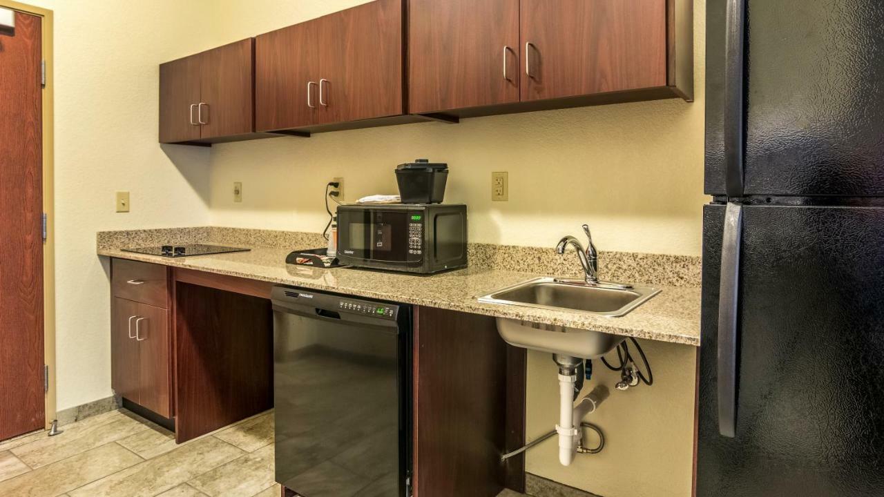 Cobblestone Hotel & Suites - Greenville Екстериор снимка