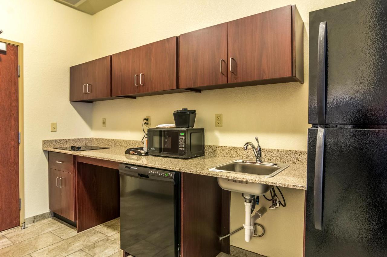 Cobblestone Hotel & Suites - Greenville Екстериор снимка